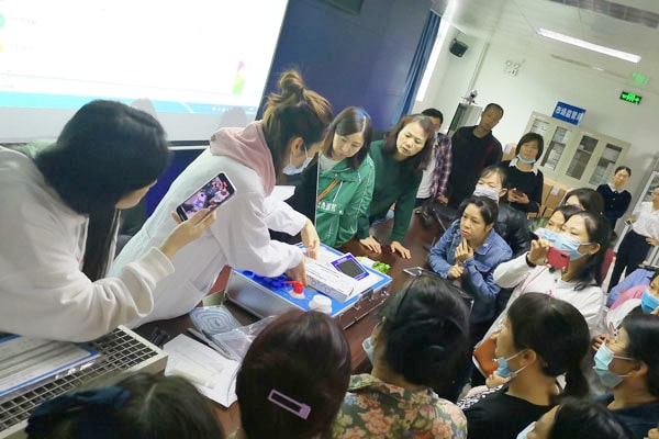 蜜桃看片免费科技農殘檢測儀走進廣西南寧市場監督局